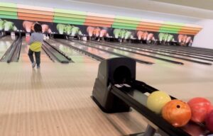 東広島賀茂ボールで小学生とボーリング