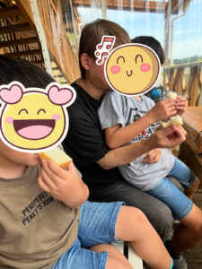 トムミルクファームで作ったバターをパンにつけて食べる