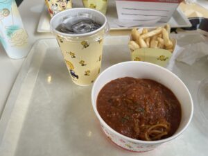 スヌーピー・バックロット・カフェのランチ