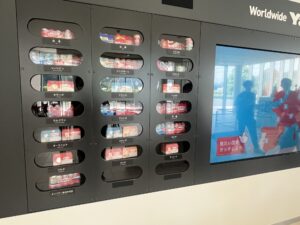 岡山和気ヤクルト工場に展示されている、世界のヤクルト