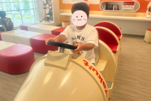 岡山和気ヤクルト工場にあるヤクルトカー